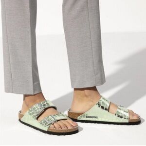NWOB Birkenstock Arizona Mineral Gator Gleam Sandals. Size EU38. MSRP $140